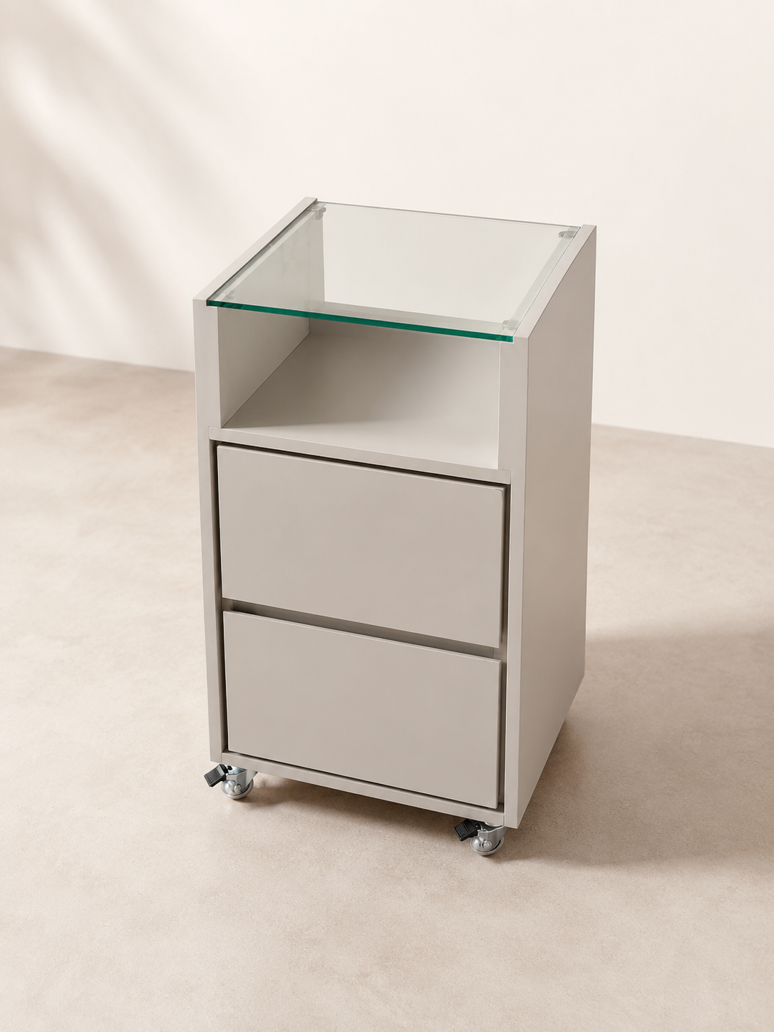 Mesa de cabeceira compacta com tampo de vidro