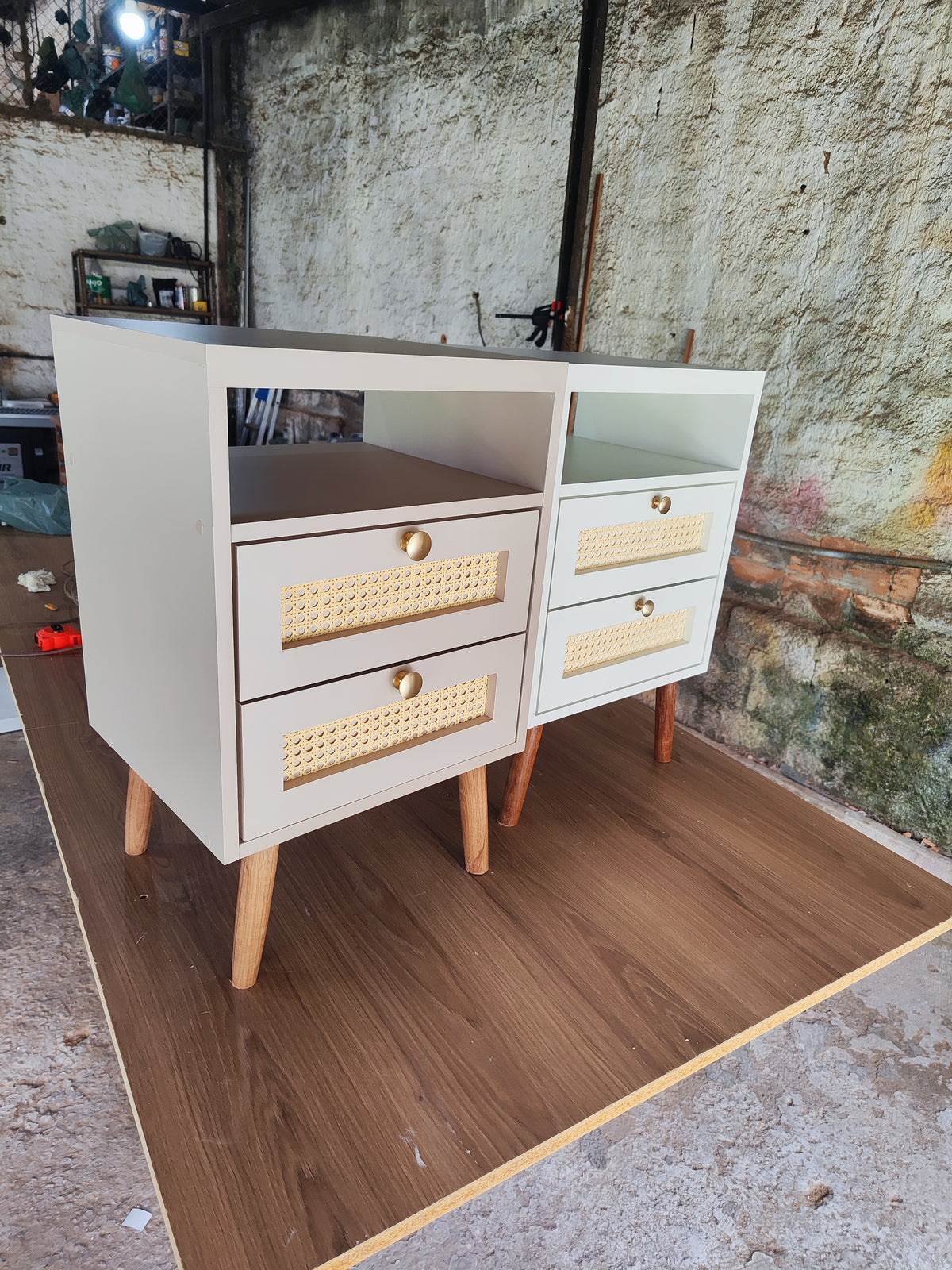 Mesa de Cabeceira Siena — Creme & Palhinha