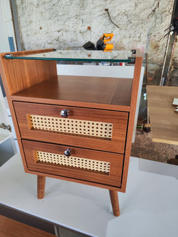 Mesa de Cabeceira Nobre — Palhinha & Vidro